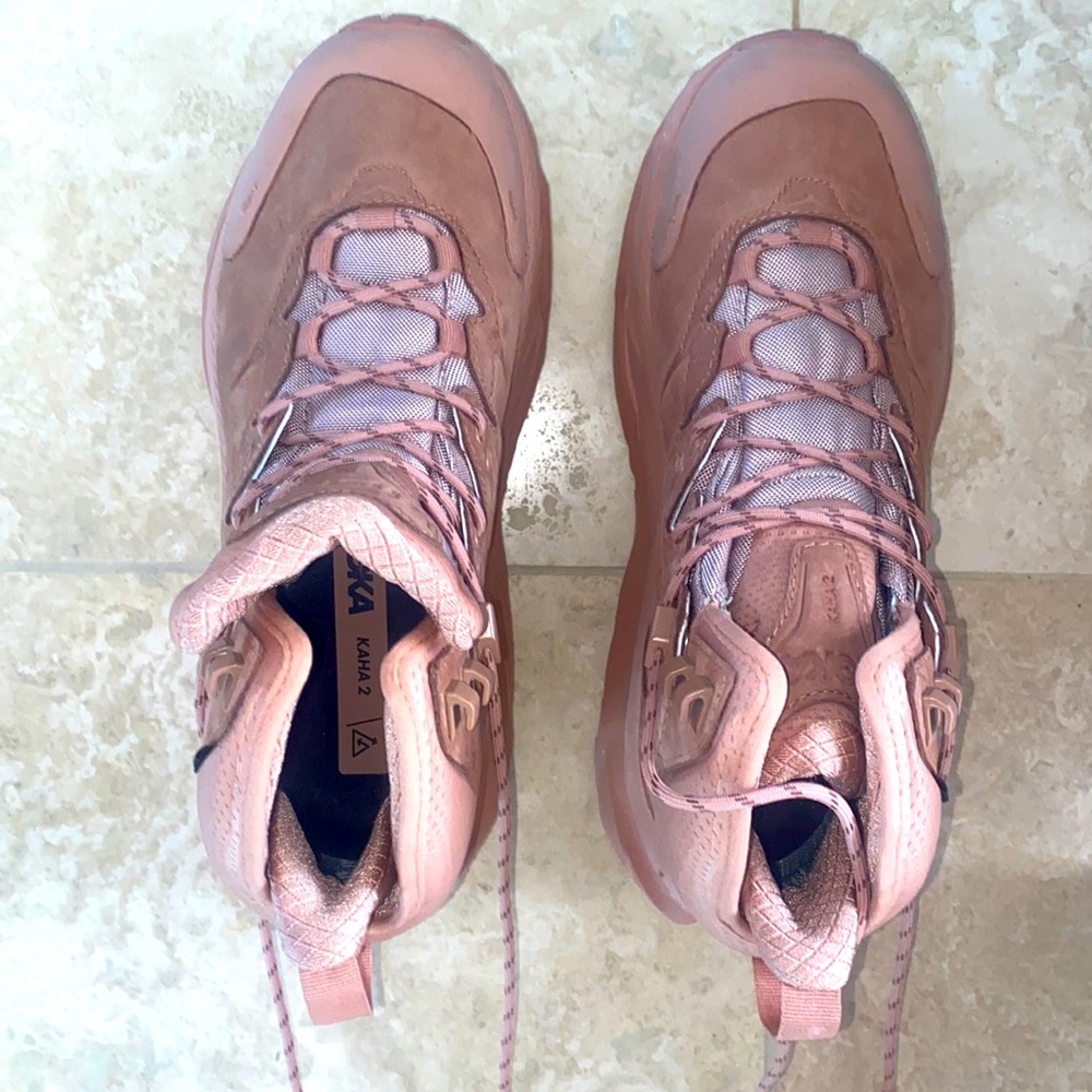 NWOT Hoka Kana 2 GTX hiking boots.